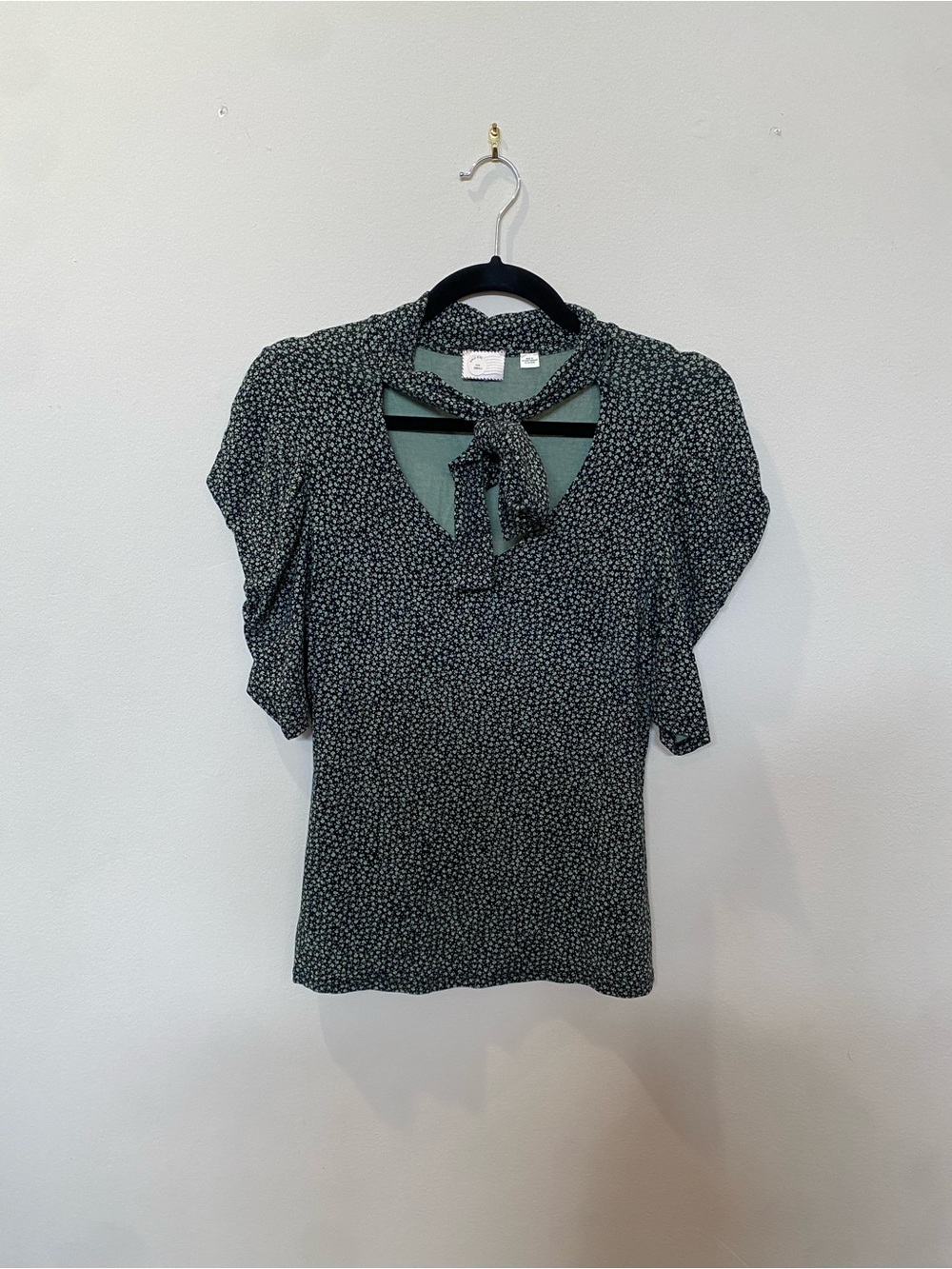 Vintage Anthropologie Dark Green Floral Tie-Neck Puff Sleeve Blouse